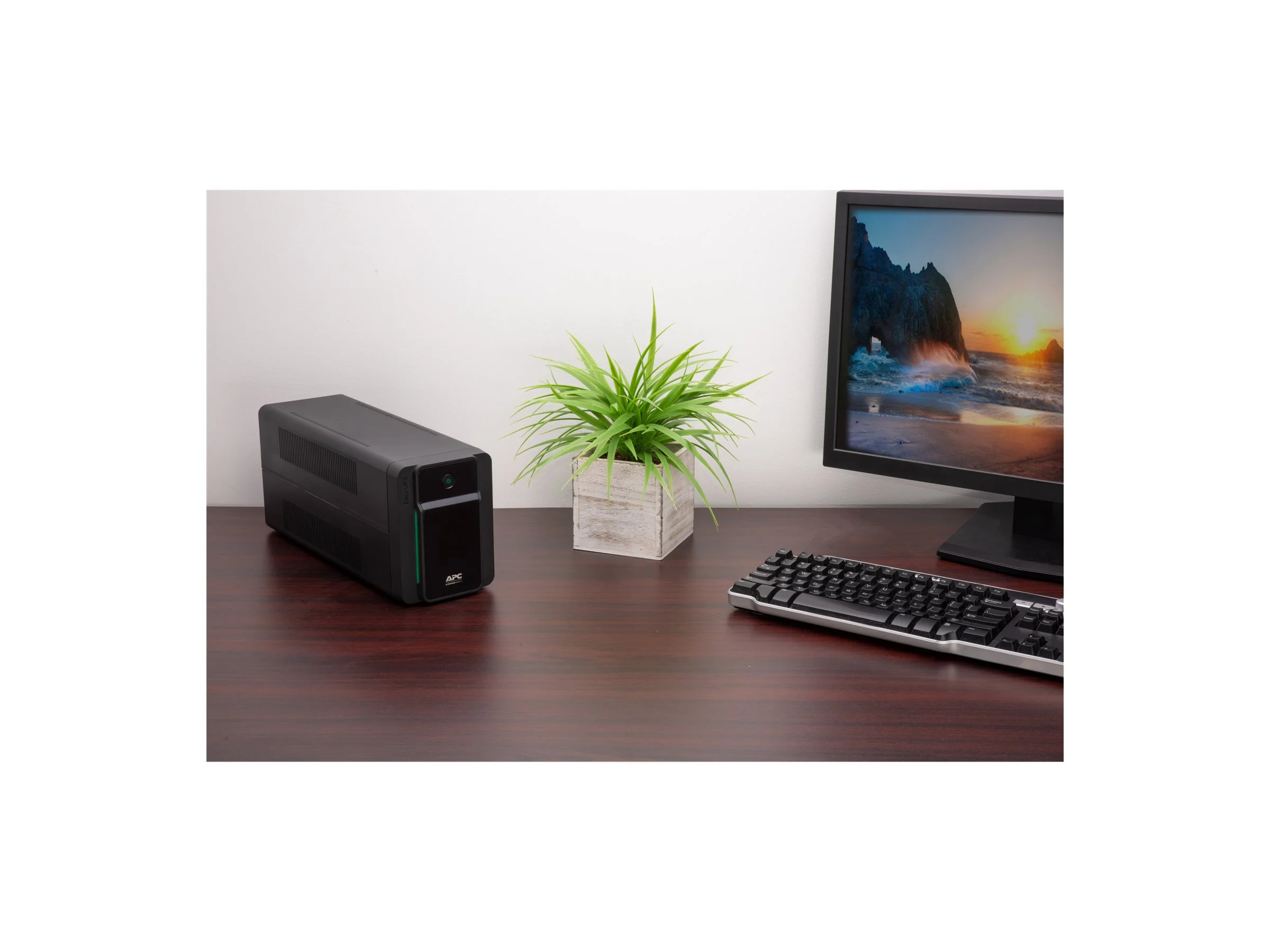 APC Easy UPS BVX 900VA 230V IEC