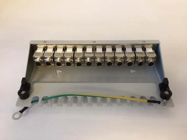 Patch Panel 12xTP, CAT6A, incl.Keystone, Slim-line(20mm), Aufputz Metall, Lichtgrau, Synergy 21,