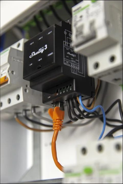 Shelly · Hutschiene · " Pro 3" · Relais · max. 48A · 3 Phasen · 3 Kanäle · WLAN · LAN · BT