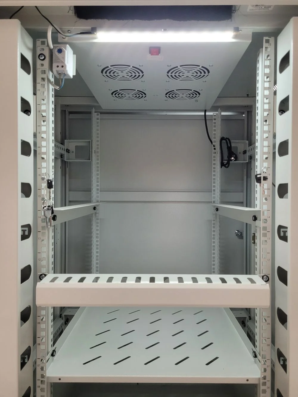 ALLNET 19" zbh. Schrankbeleuchtung, LED mit Magnetbefestigung und Netzteil, B458mm, Synergy 21