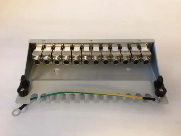 Patch Panel 12xTP, CAT6A, incl.Keystone, Slim-line(20mm), Aufputz Metall, Lichtgrau, Synergy 21,