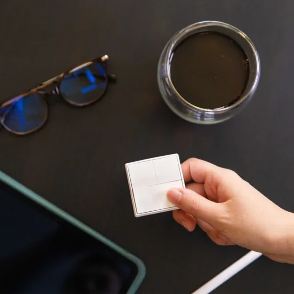 Shelly · Plug & Play · " Blu Wall Switch 4" · Wandtaster · 4-fach · 16 Aktionen · Weiß