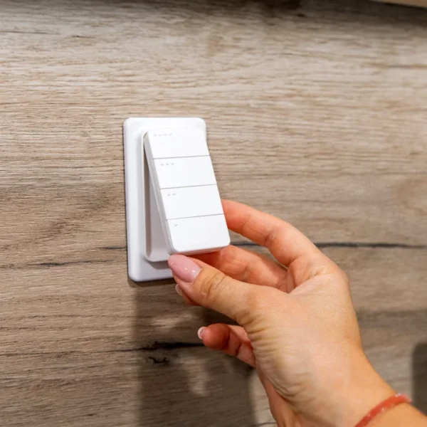 Shelly · Plug & Play · " Blu ZB RC Button 4" · Fernbedienung inkl. Magnethalter · 4-fach · 16 Aktionen · Bluetooth · Zigbee · Weiß