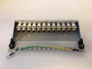 Patch Panel 12xTP, CAT6A, incl.Keystone, Slim-line/Short 3P, Aufputz Metall, Lichtgrau, Synergy 21,